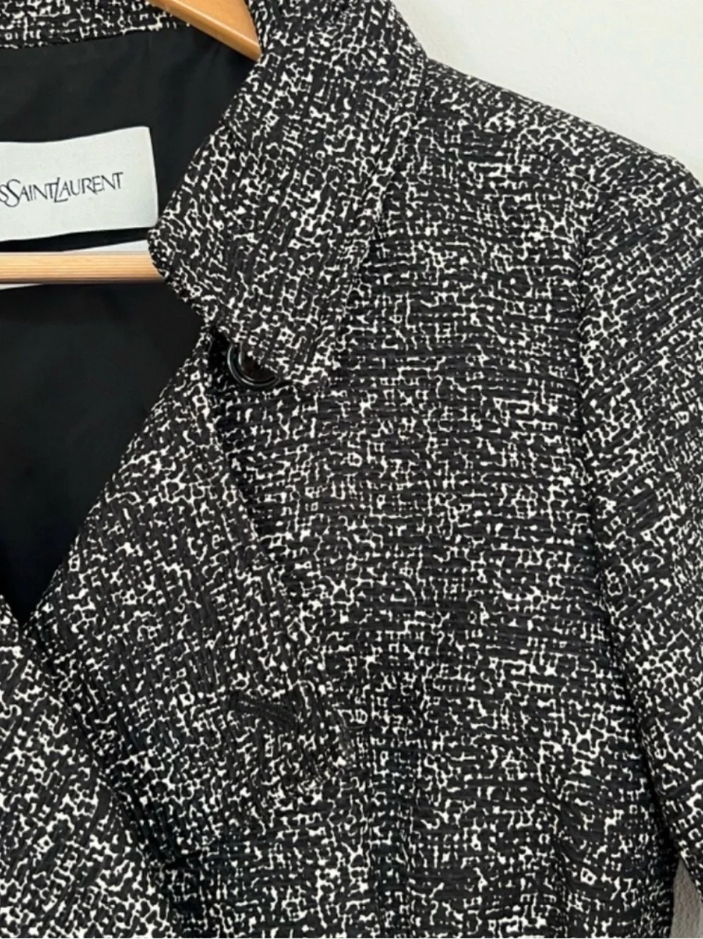 Yves Saint Laurent Black & White Tweed Double-Breasted Blazer - Picture 5 of 10